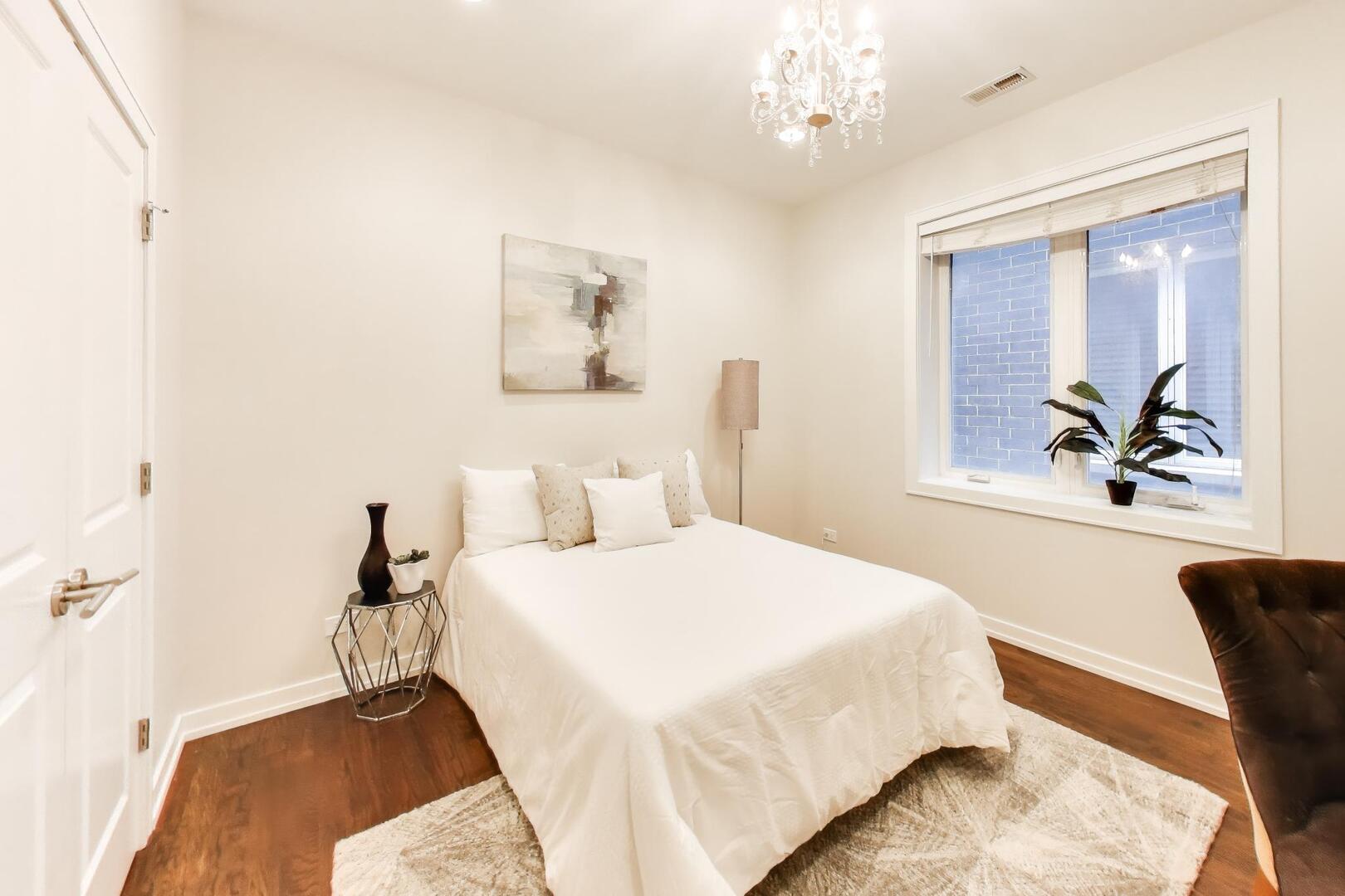 2435 W BELMONT Avenue Unit: 2E