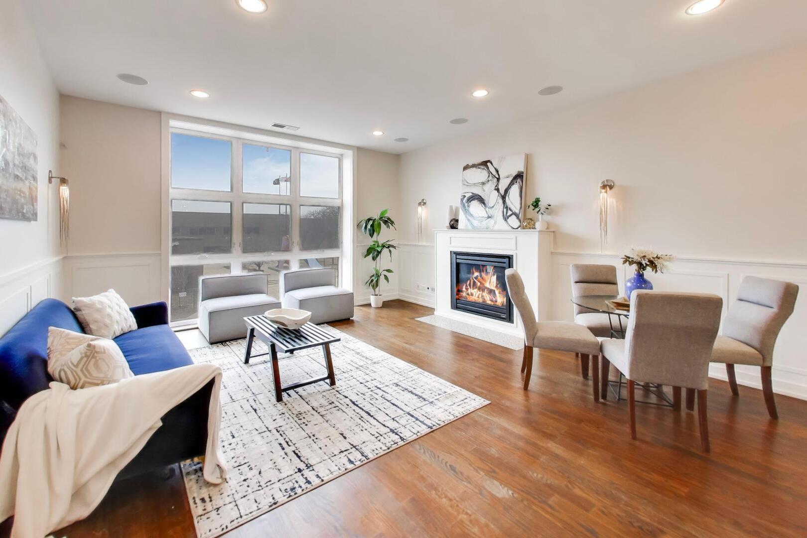 2435 W BELMONT Avenue Unit: 2E