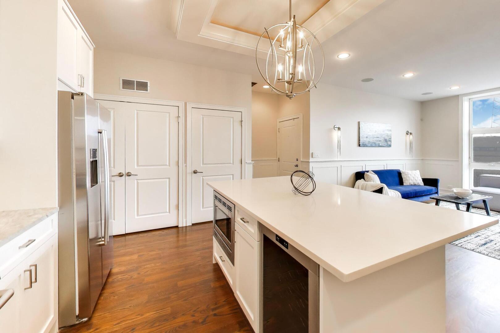 2435 W BELMONT Avenue Unit: 2E