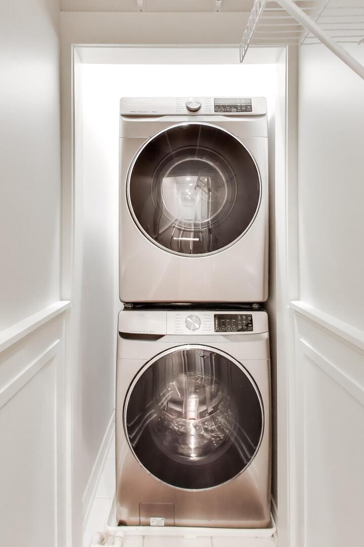 2435 W BELMONT Avenue Unit: 2E