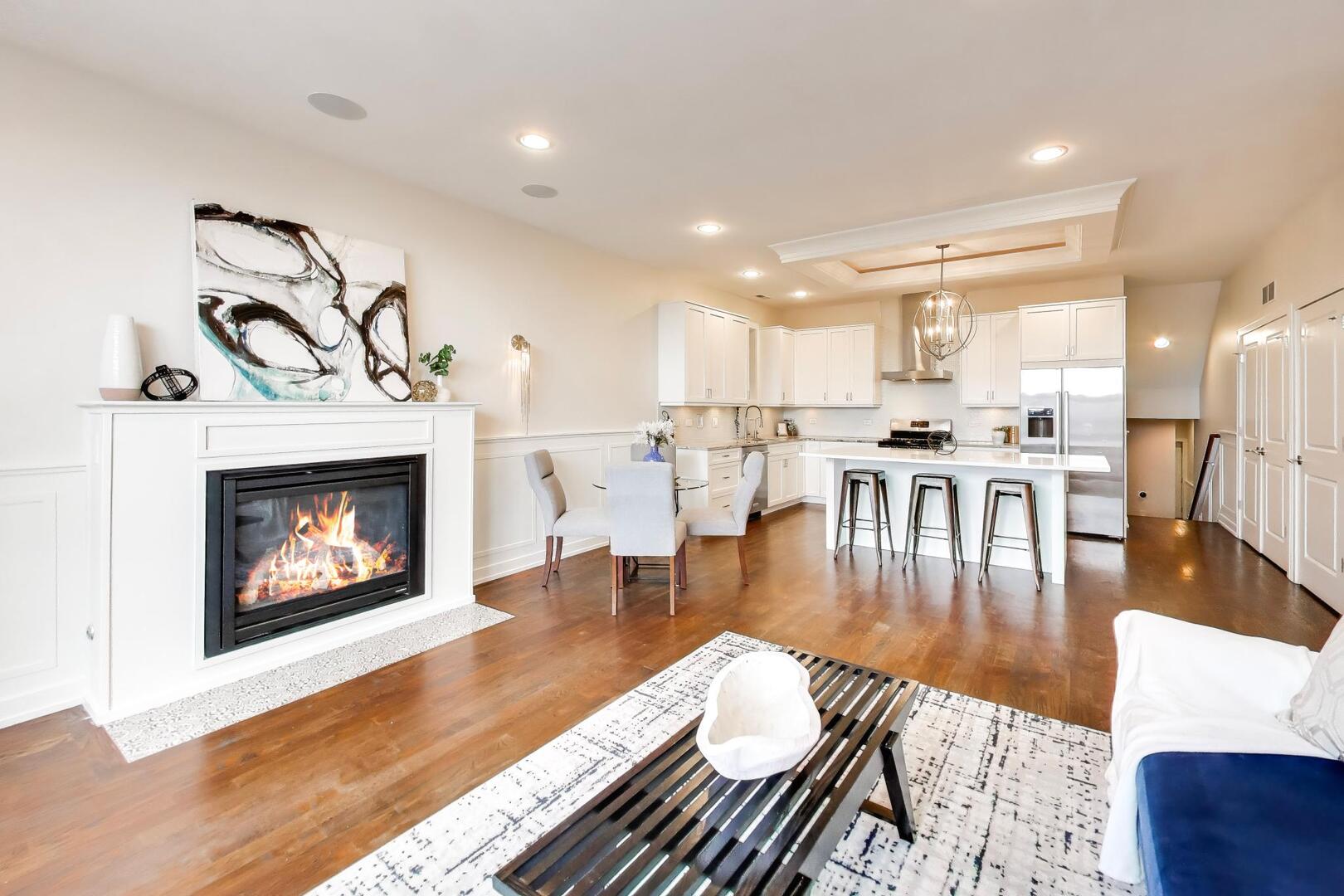 2435 W BELMONT Avenue Unit: 2E