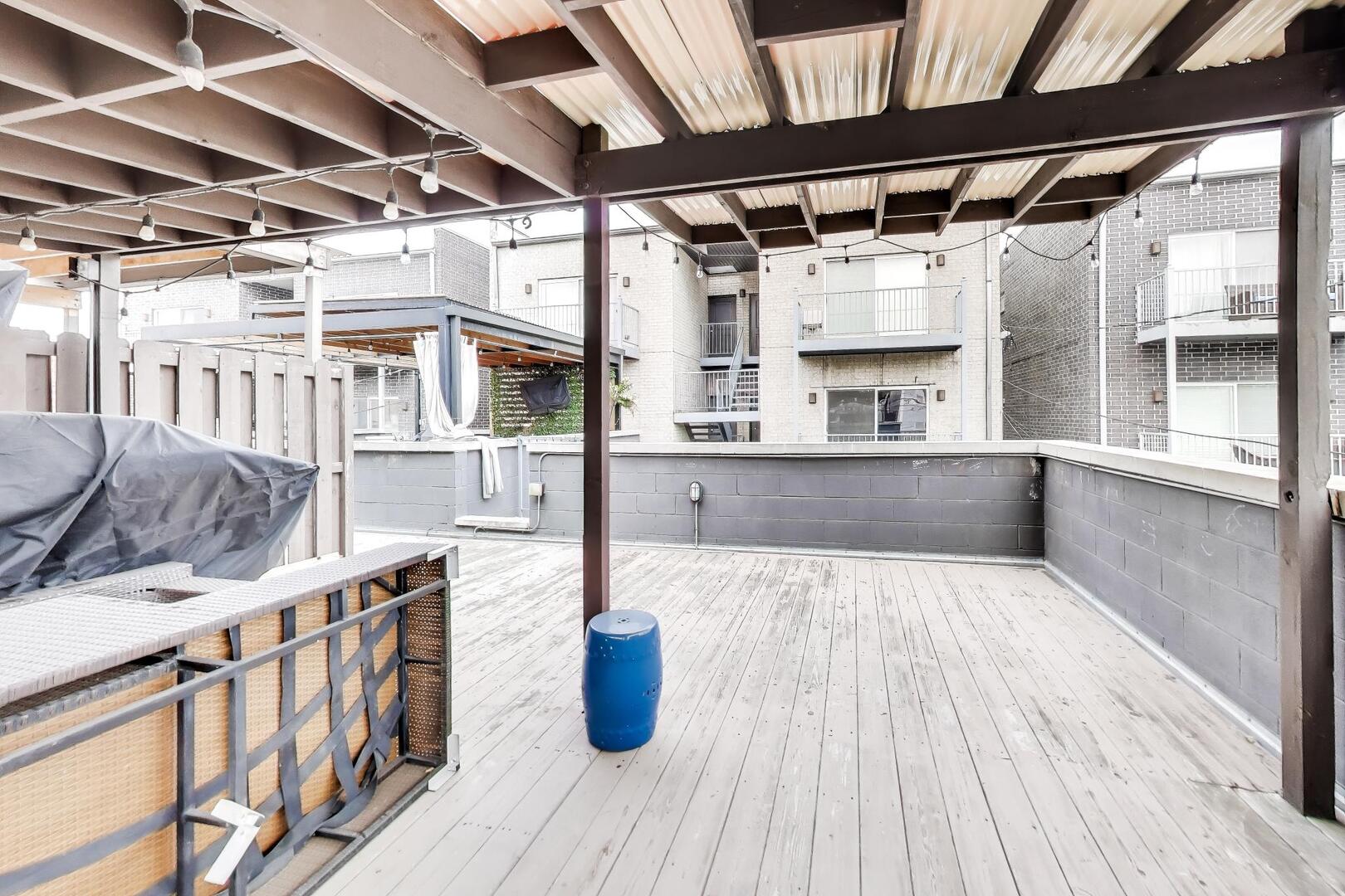 2435 W BELMONT Avenue Unit: 2E