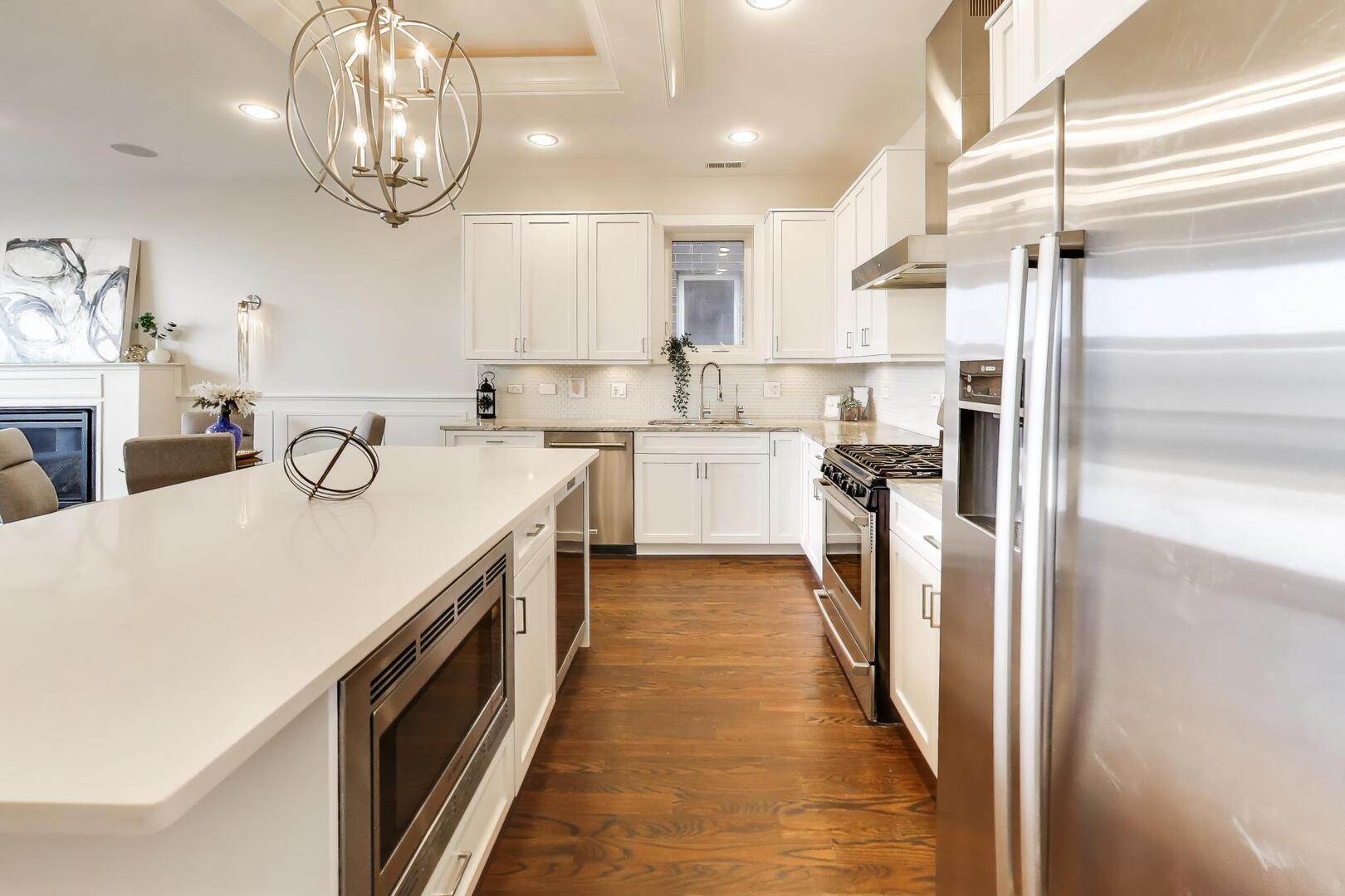 2435 W BELMONT Avenue Unit: 2E