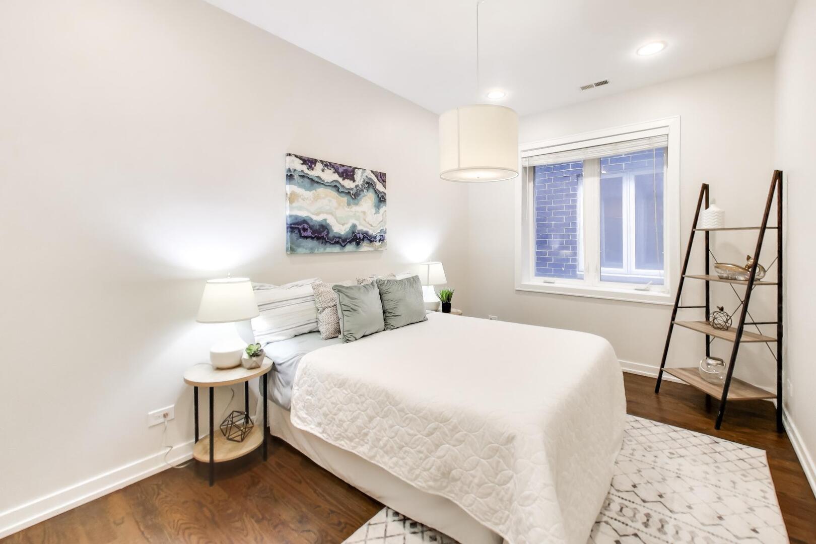 2435 W BELMONT Avenue Unit: 2E