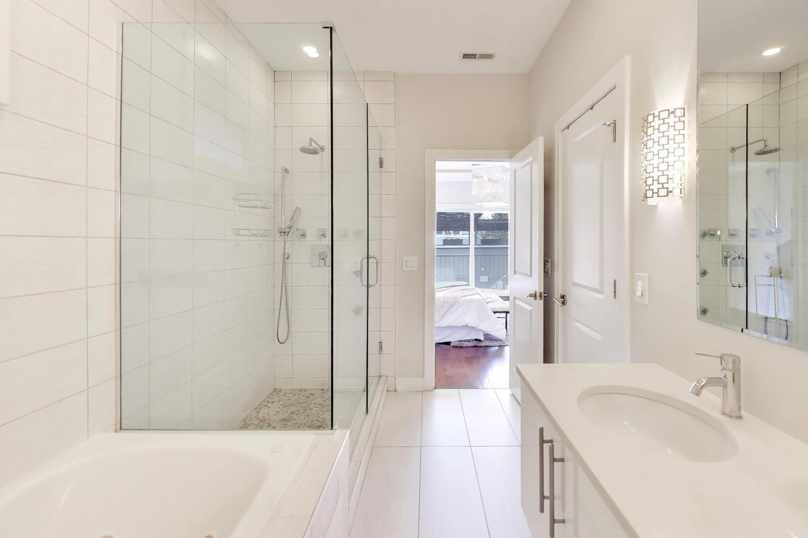 2435 W BELMONT Avenue Unit: 2E