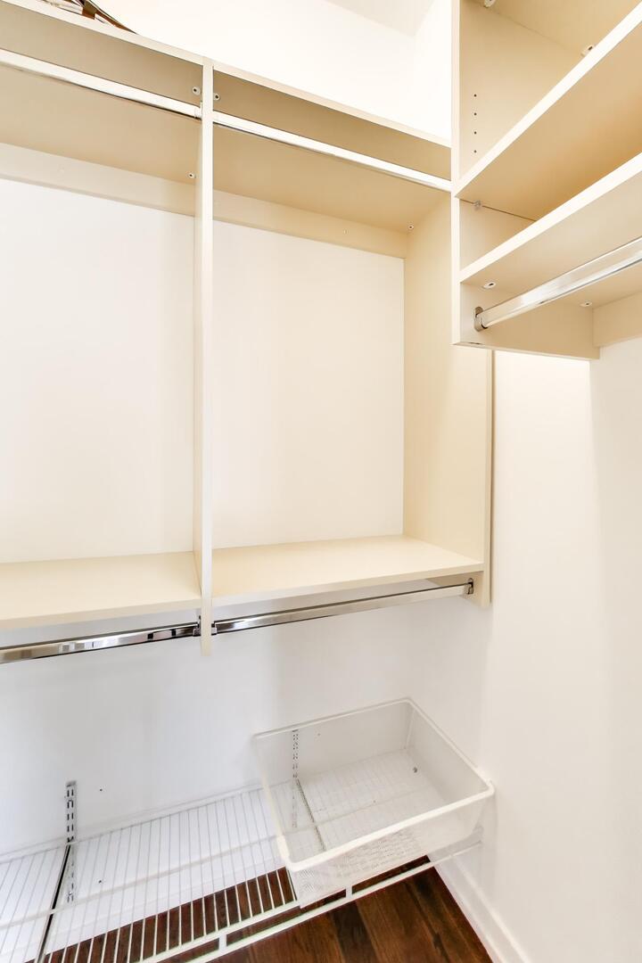 2435 W BELMONT Avenue Unit: 2E