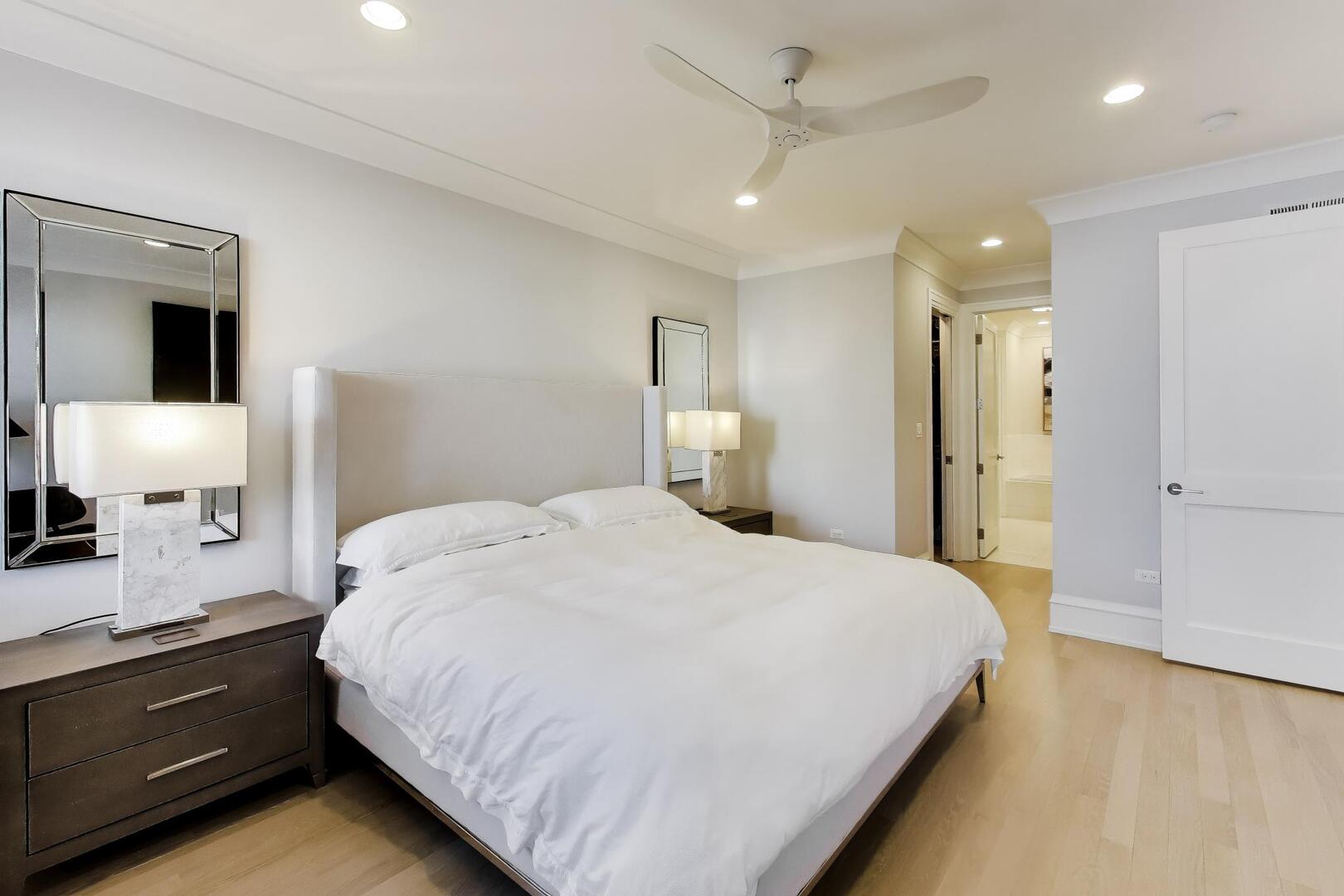 1833 N Sedgwick Street Unit: 2