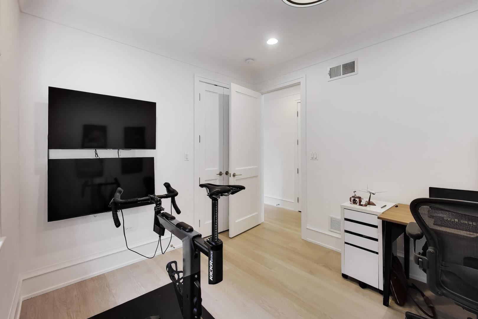 1833 N Sedgwick Street Unit: 2