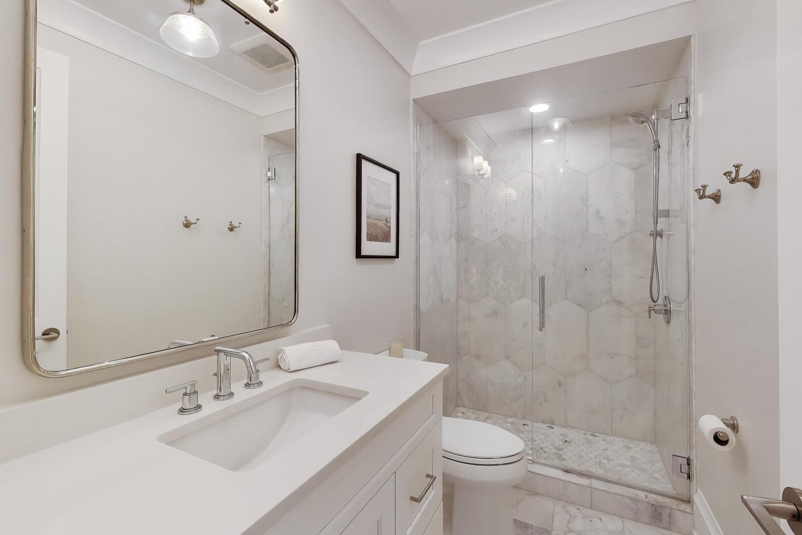 1833 N Sedgwick Street Unit: 2