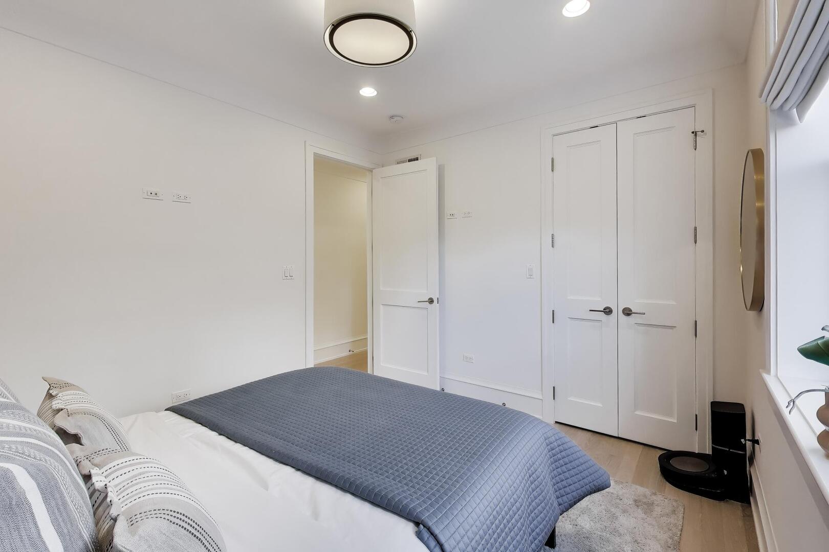 1833 N Sedgwick Street Unit: 2