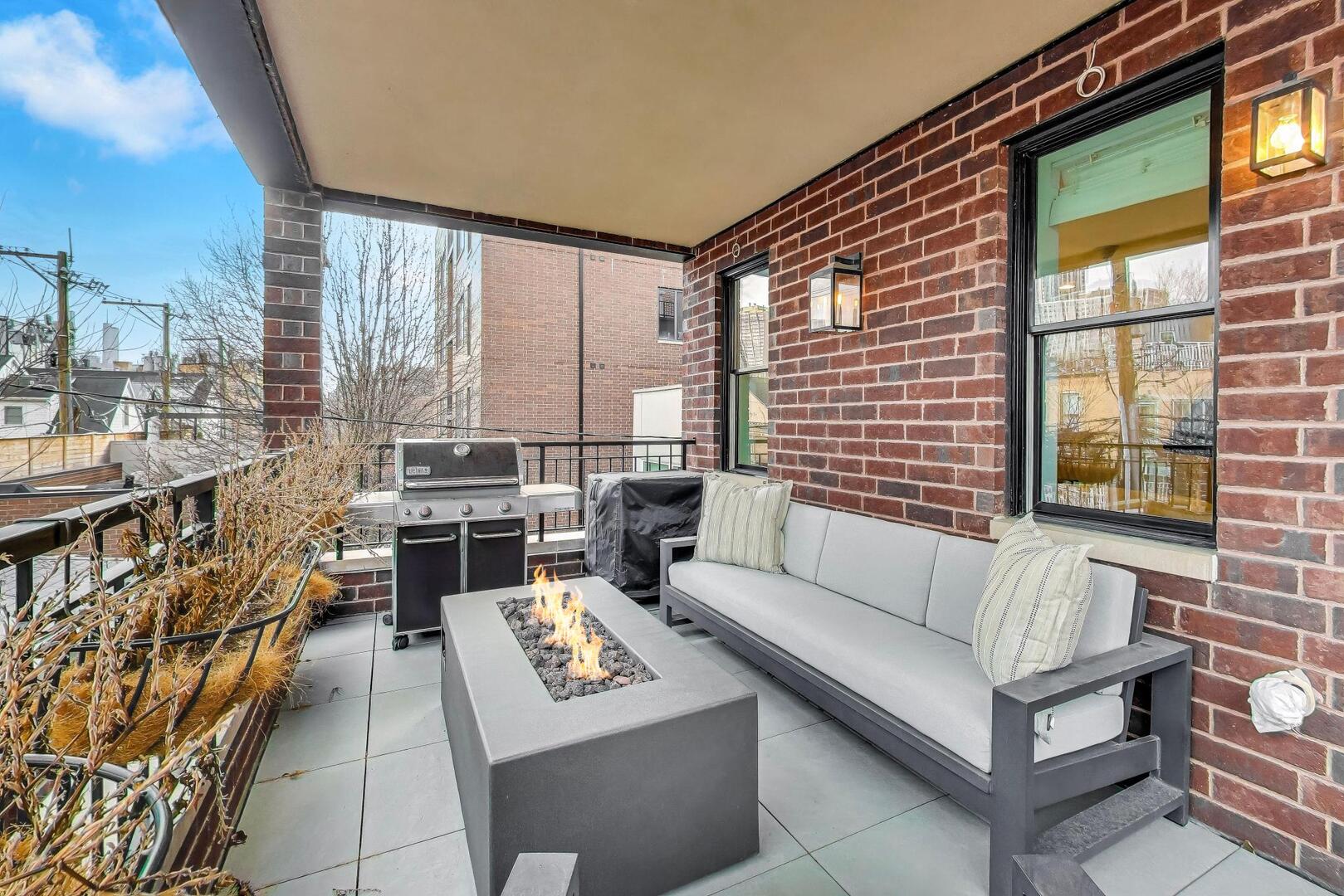 1833 N Sedgwick Street Unit: 2