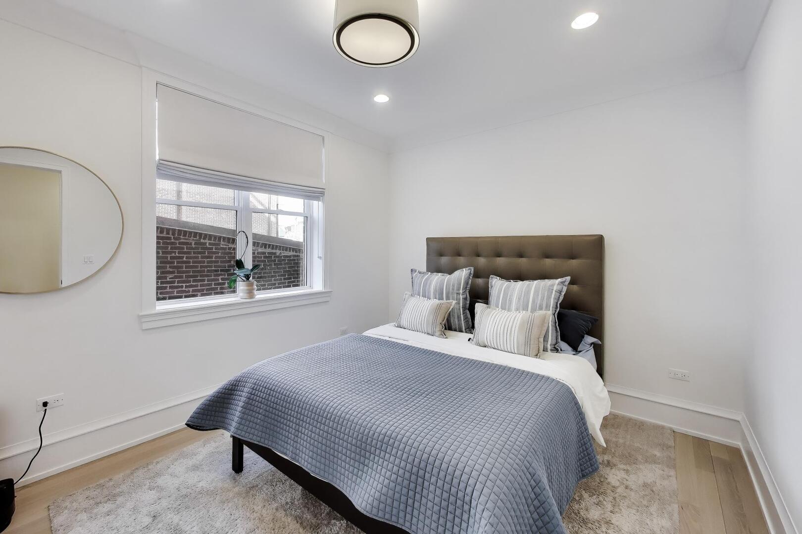 1833 N Sedgwick Street Unit: 2