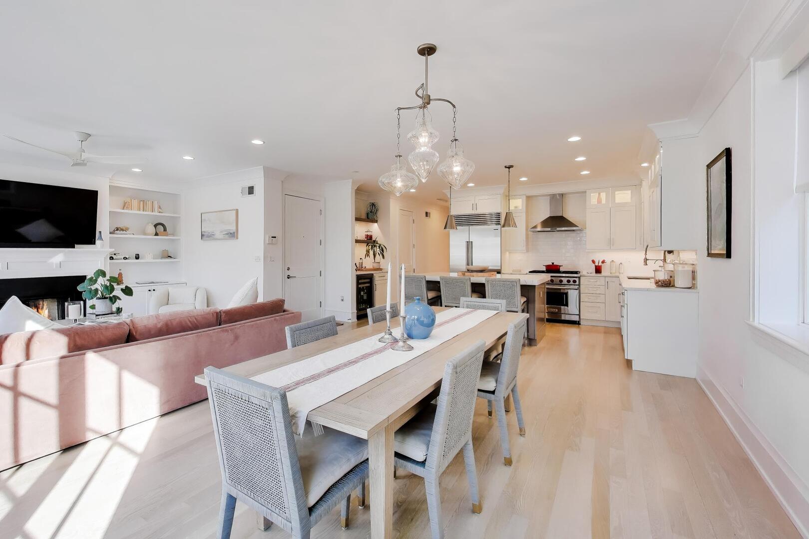 1833 N Sedgwick Street Unit: 2