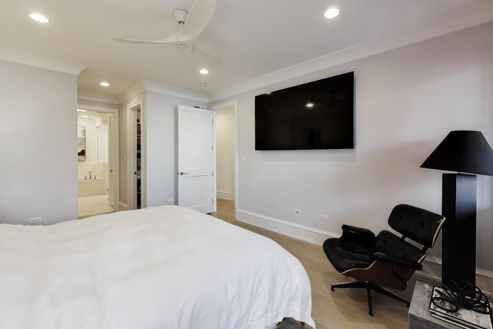 1833 N Sedgwick Street Unit: 2