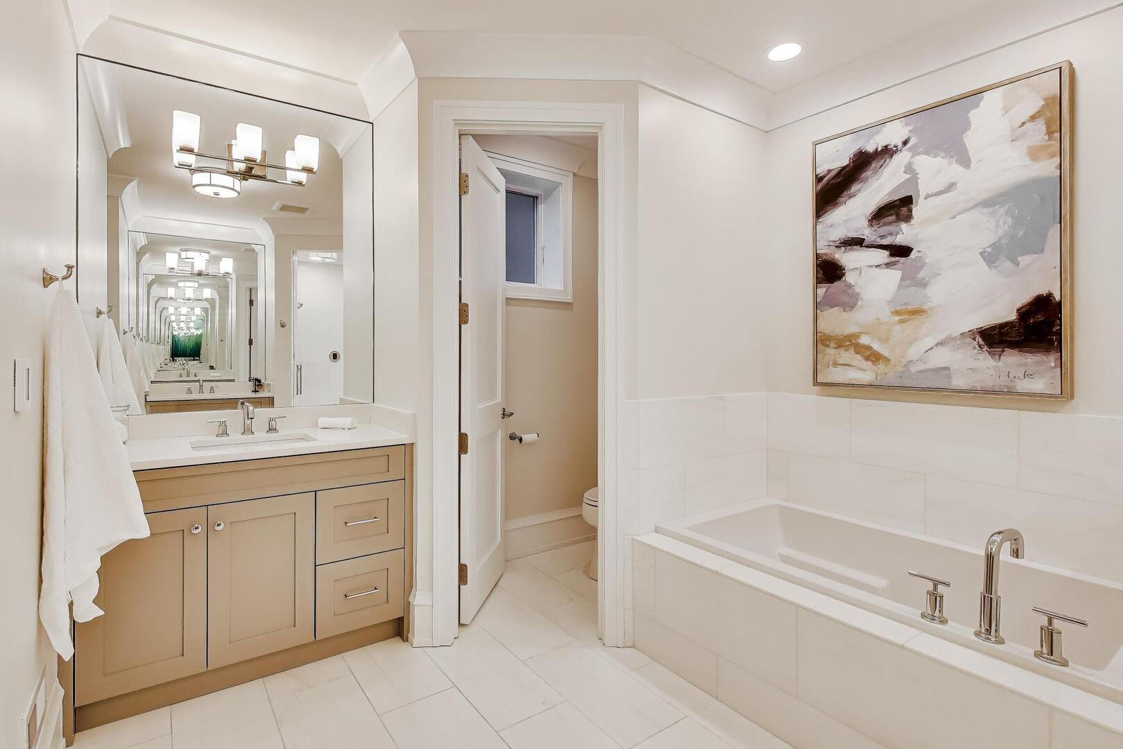 1833 N Sedgwick Street Unit: 2