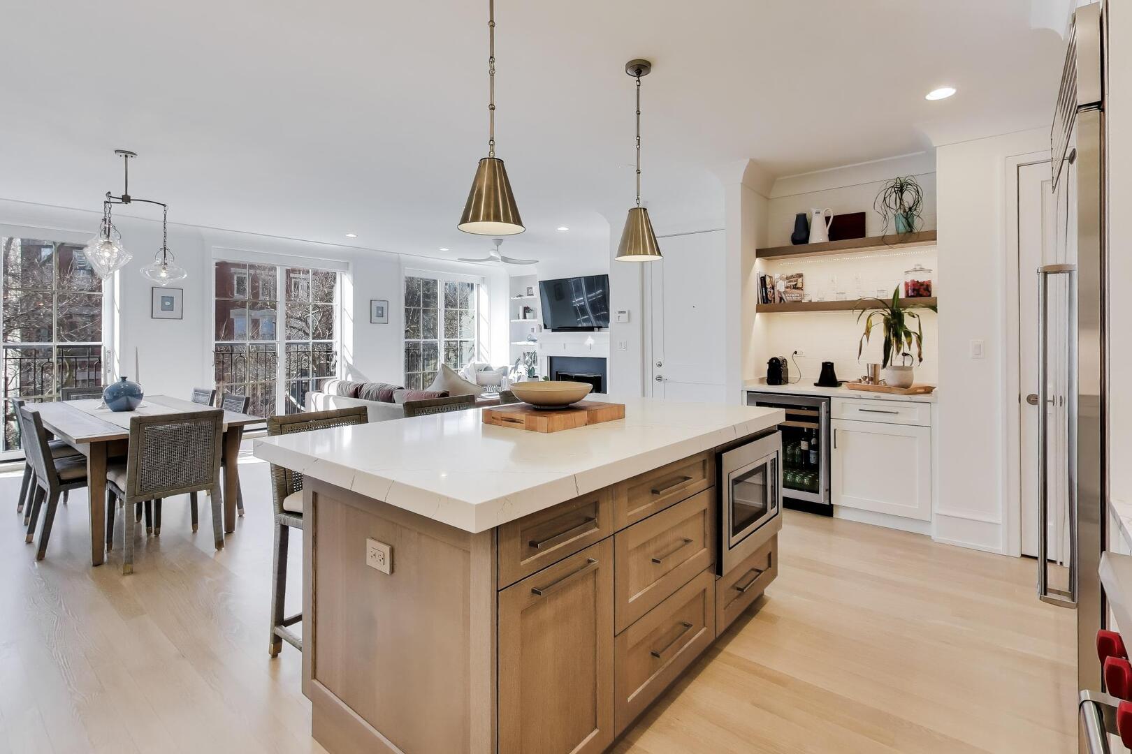 1833 N Sedgwick Street Unit: 2