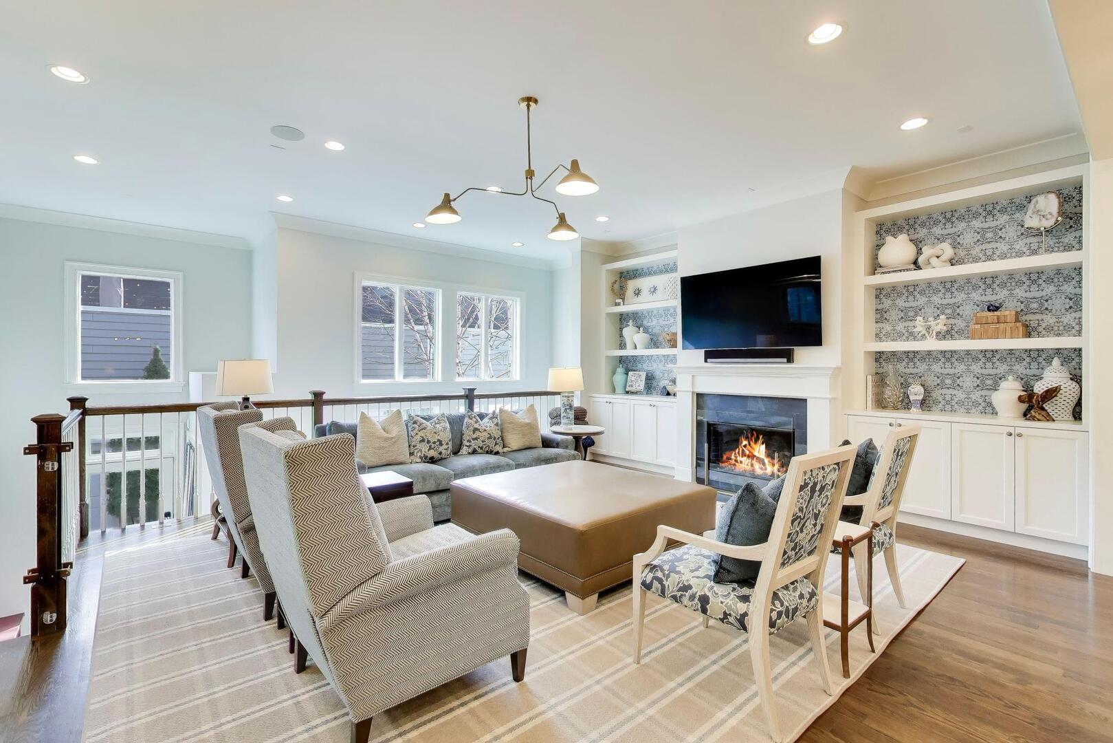 2935 N Seeley Avenue