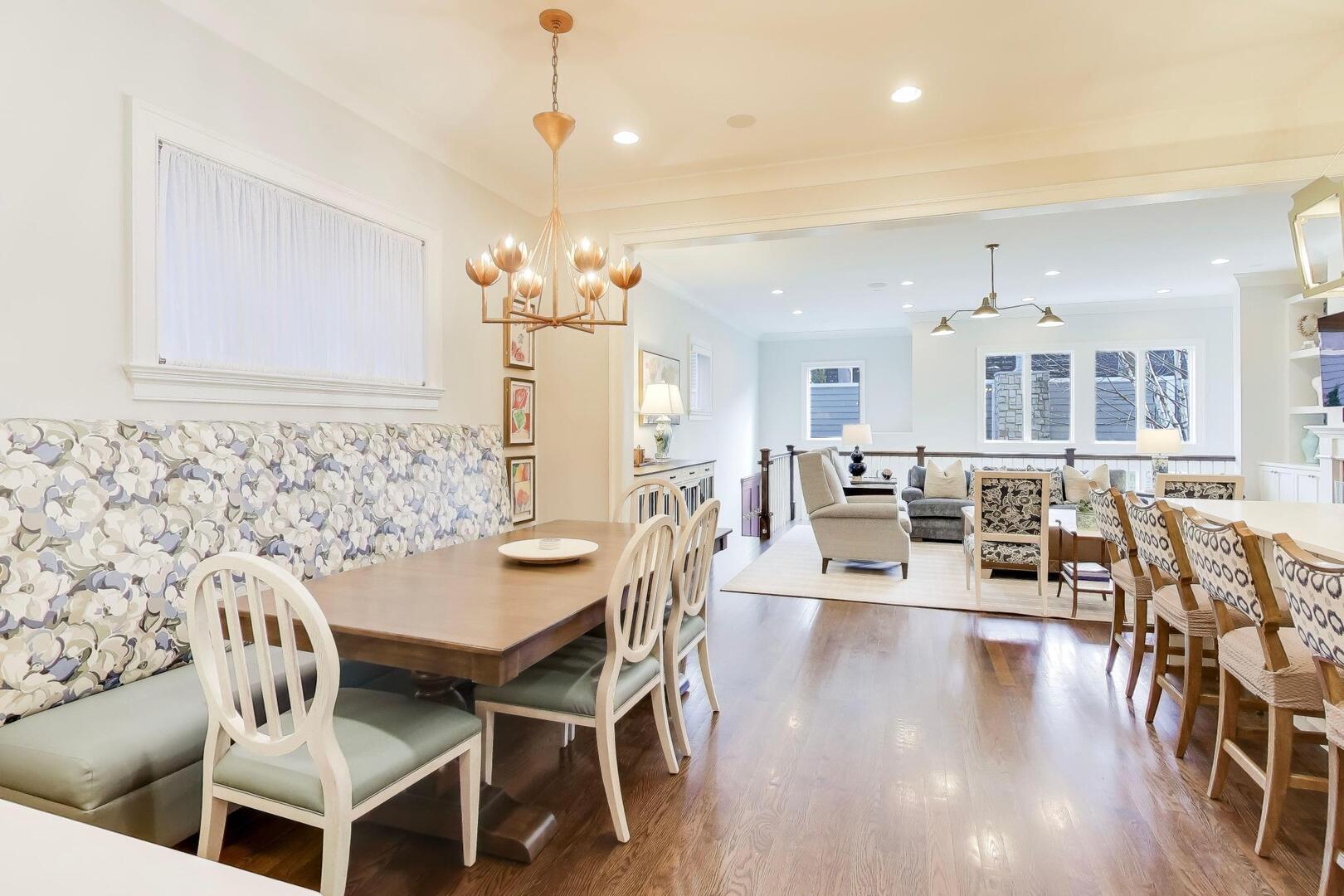 2935 N Seeley Avenue