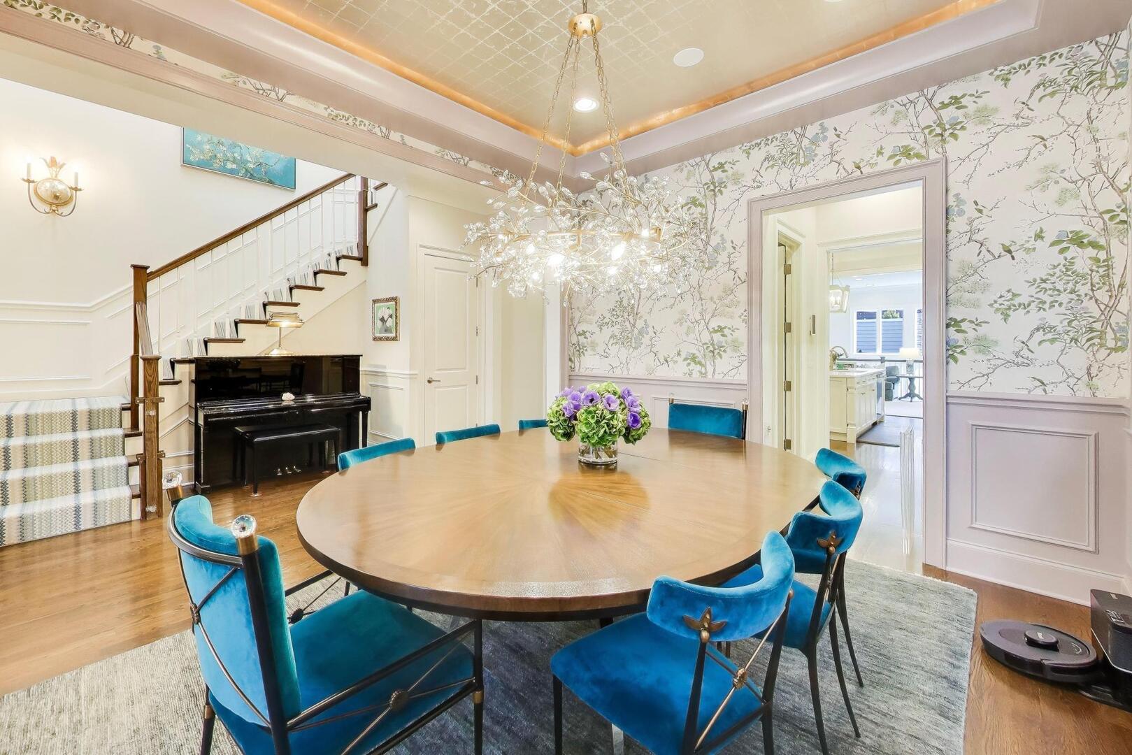 2935 N Seeley Avenue