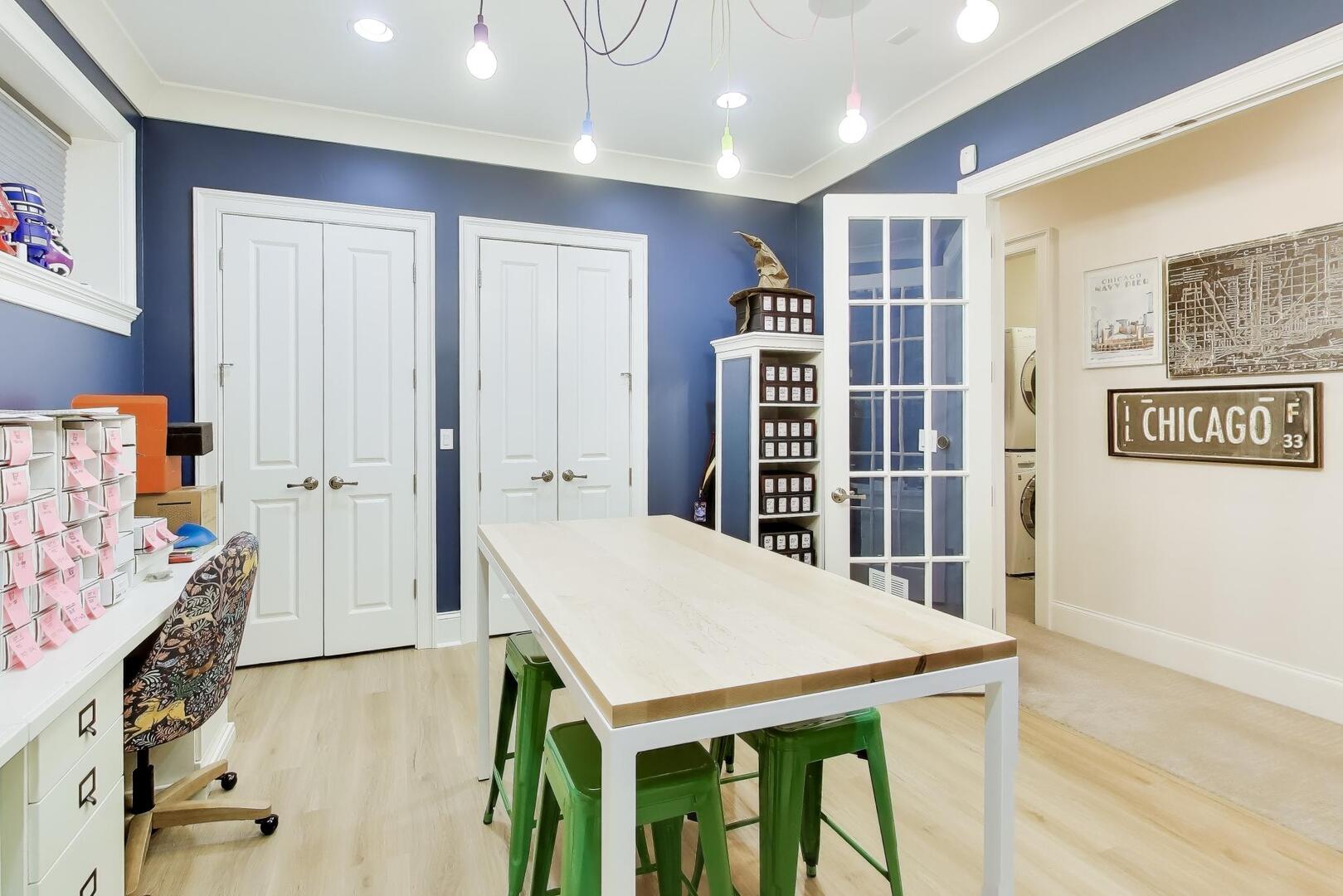 2935 N Seeley Avenue