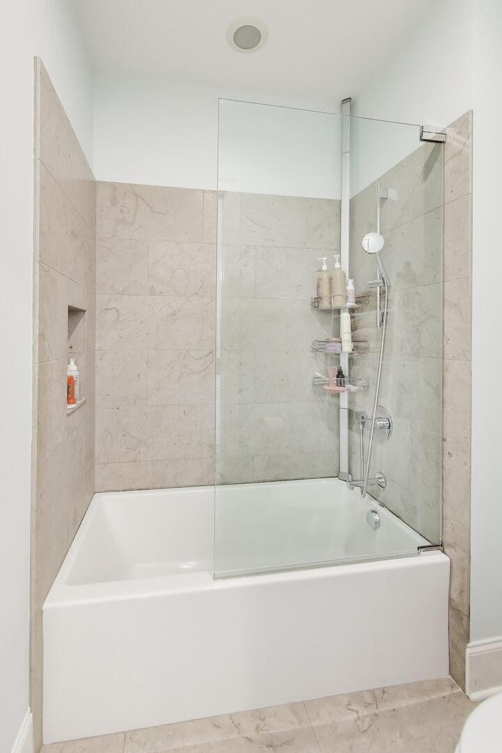 2935 N Seeley Avenue