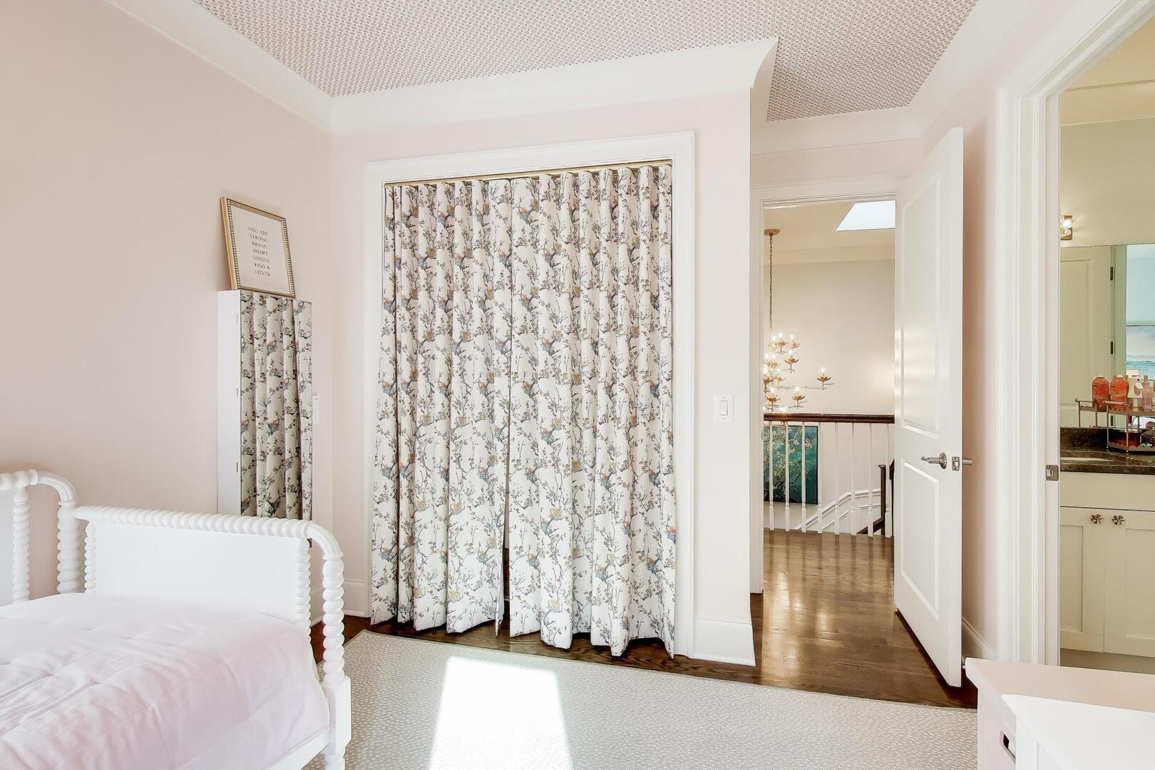 2935 N Seeley Avenue