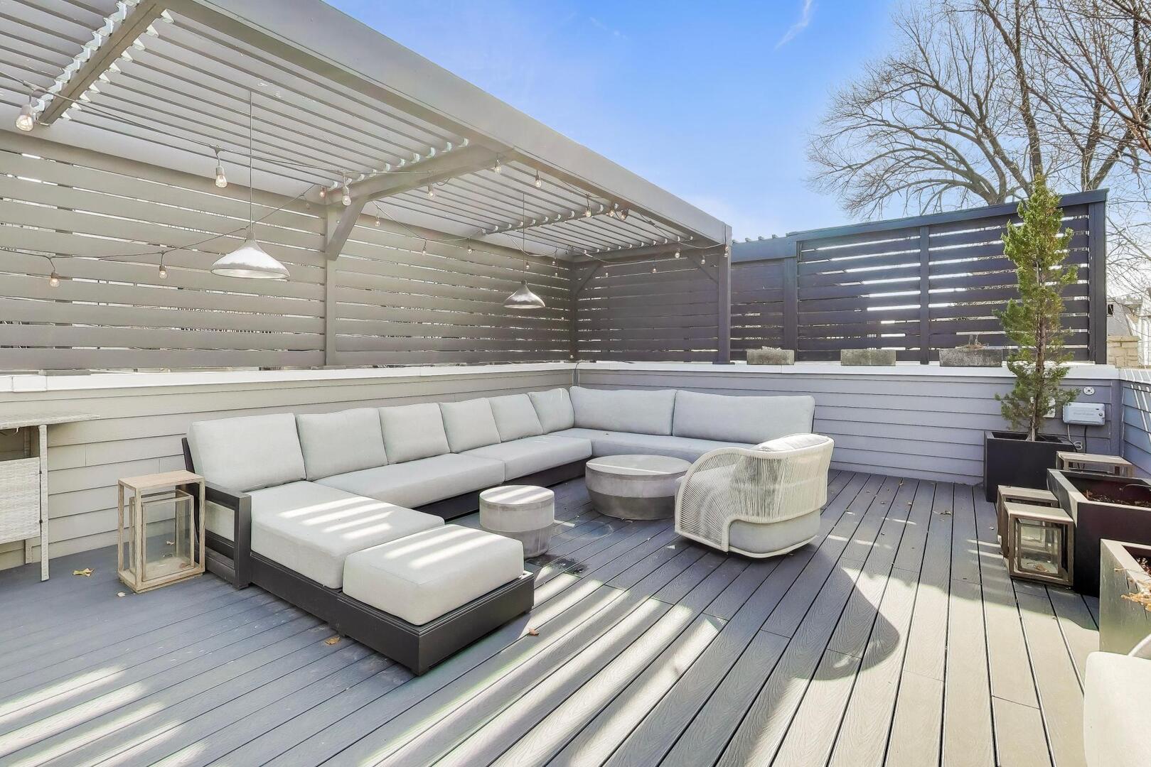 2935 N Seeley Avenue