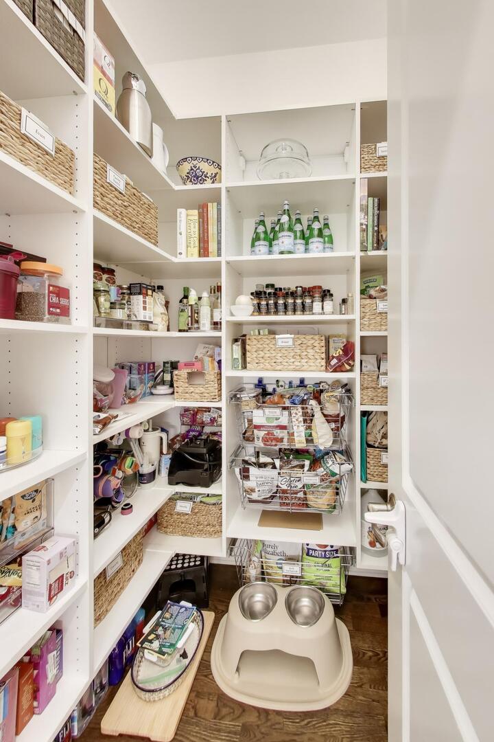 2935 N Seeley Avenue