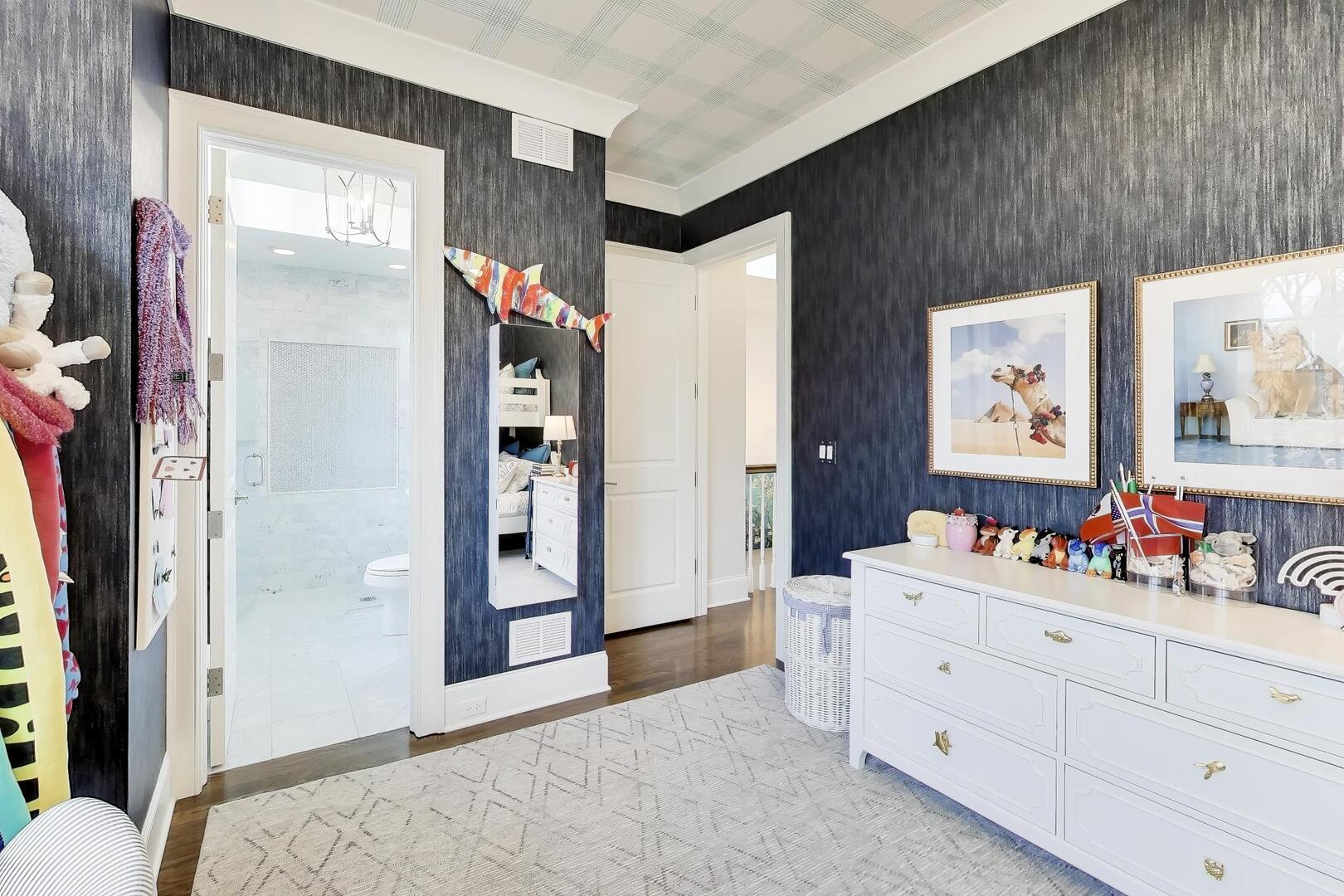 2935 N Seeley Avenue