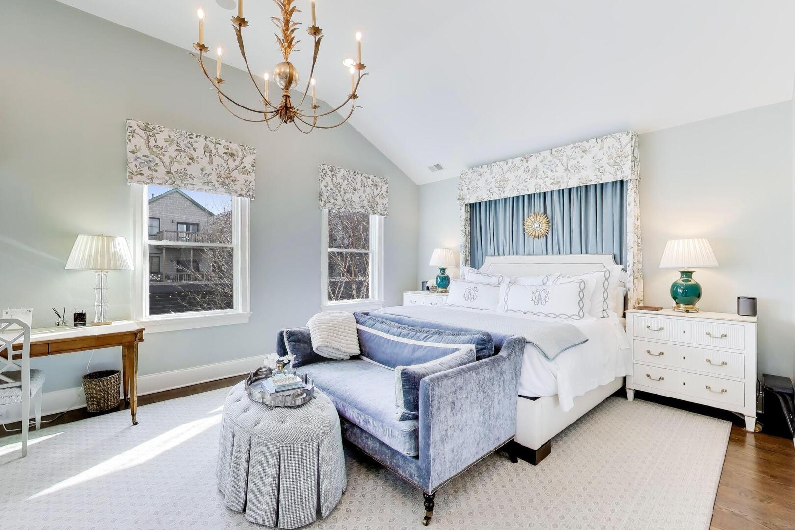 2935 N Seeley Avenue