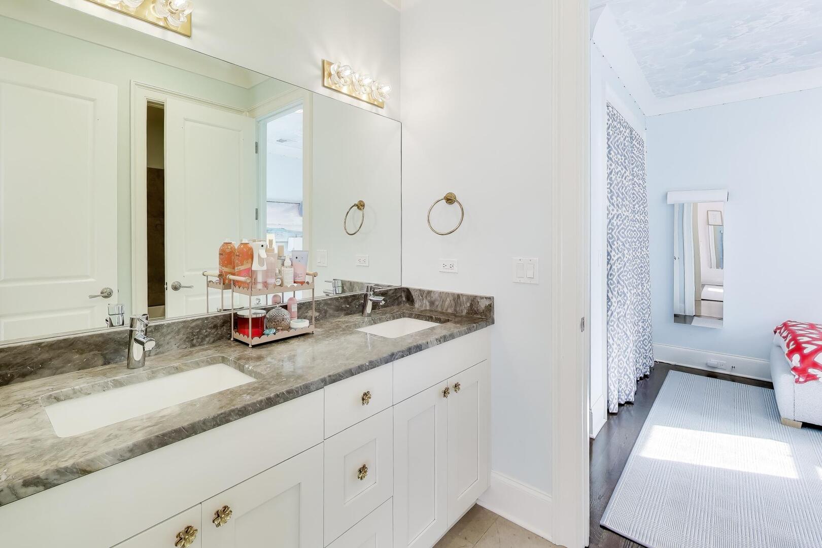 2935 N Seeley Avenue