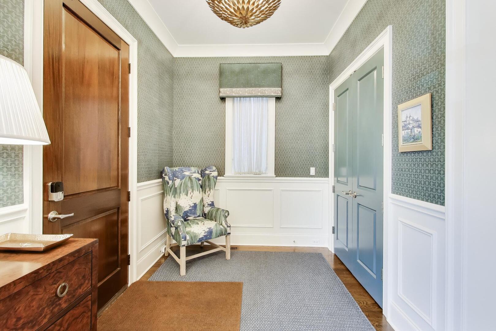 2935 N Seeley Avenue