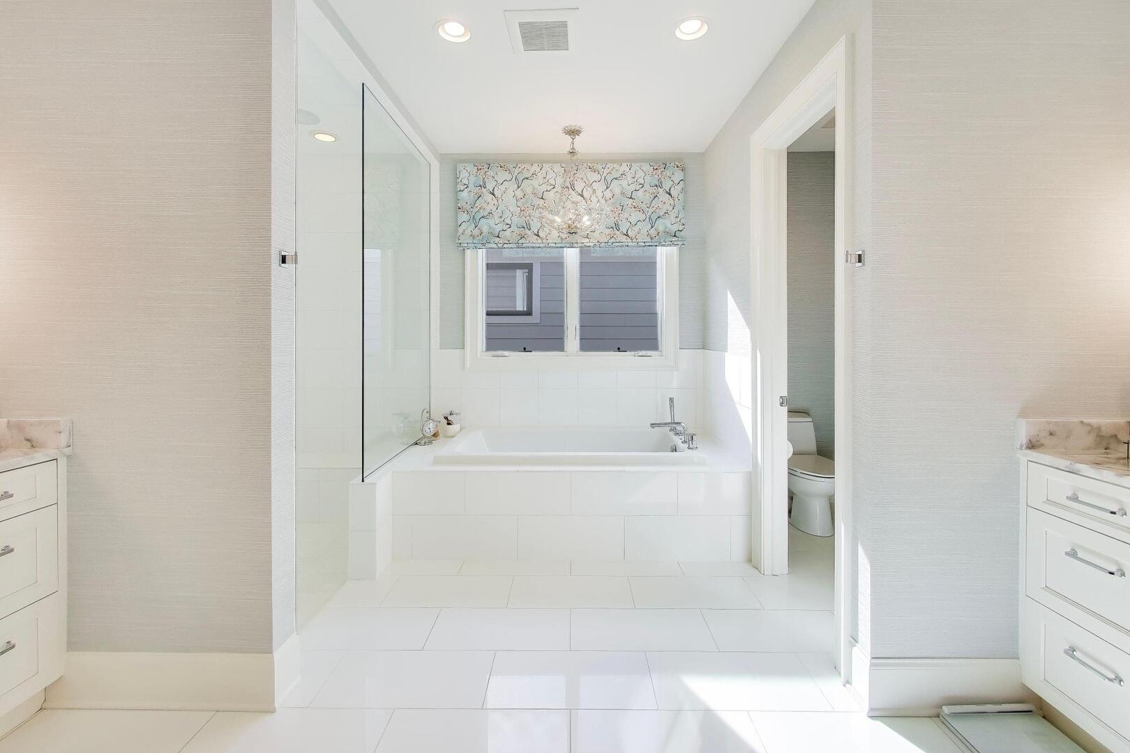 2935 N Seeley Avenue