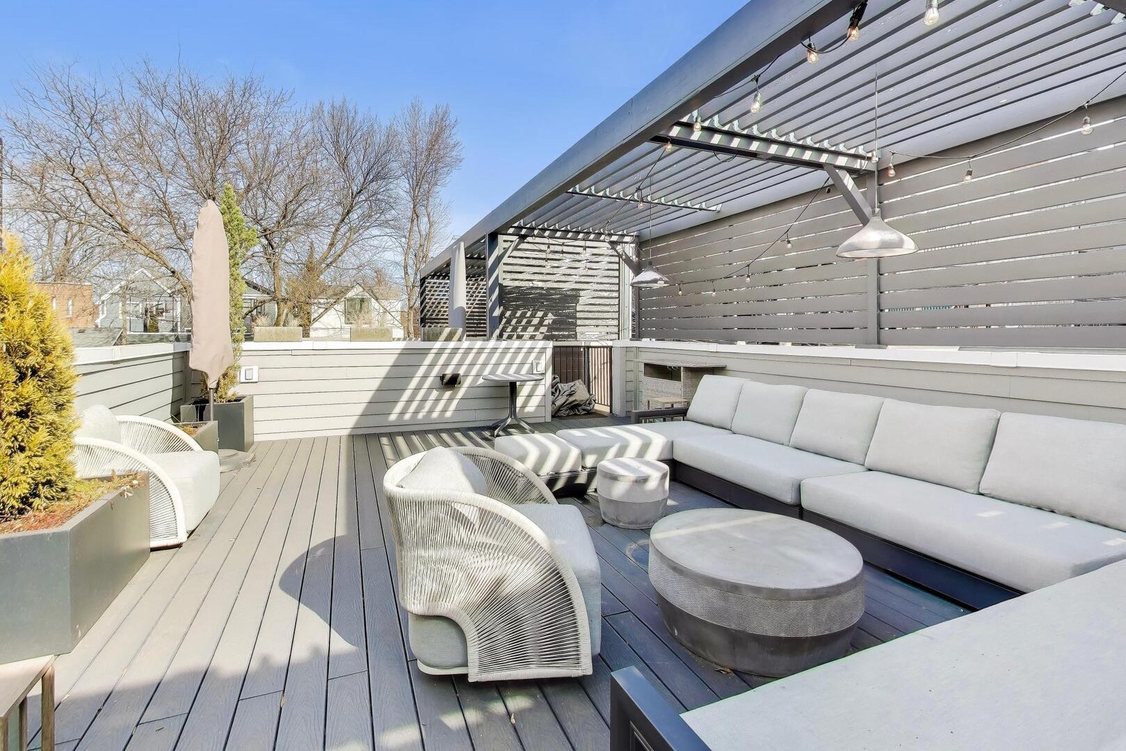 2935 N Seeley Avenue