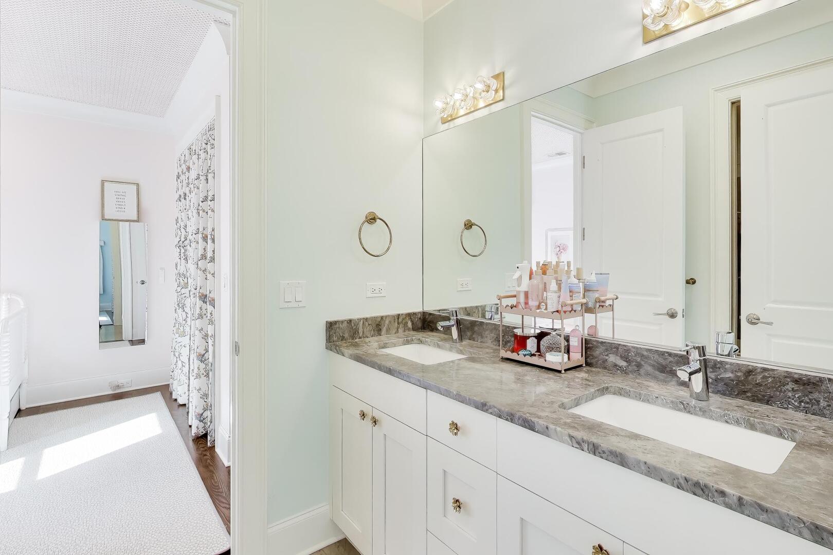 2935 N Seeley Avenue