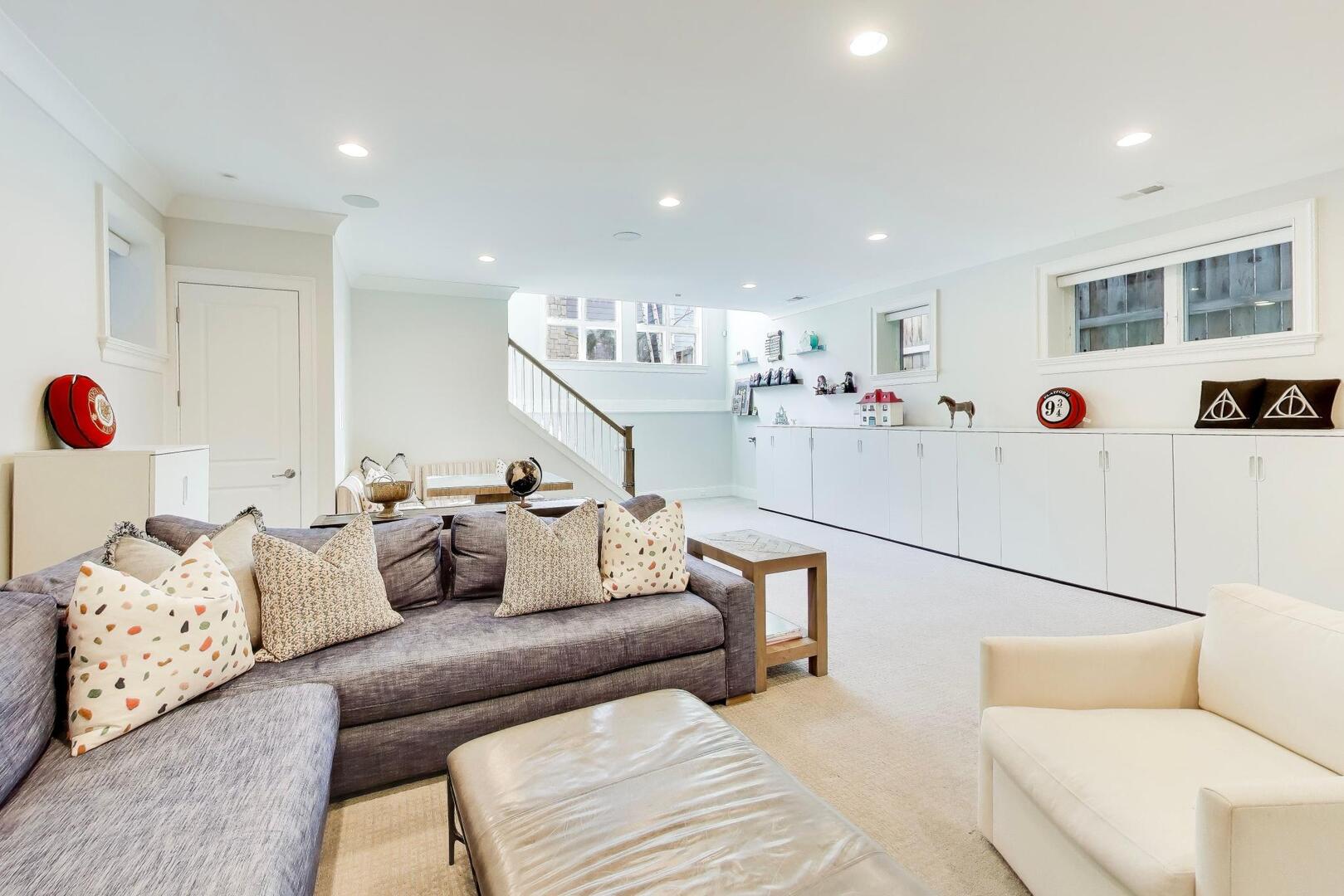 2935 N Seeley Avenue