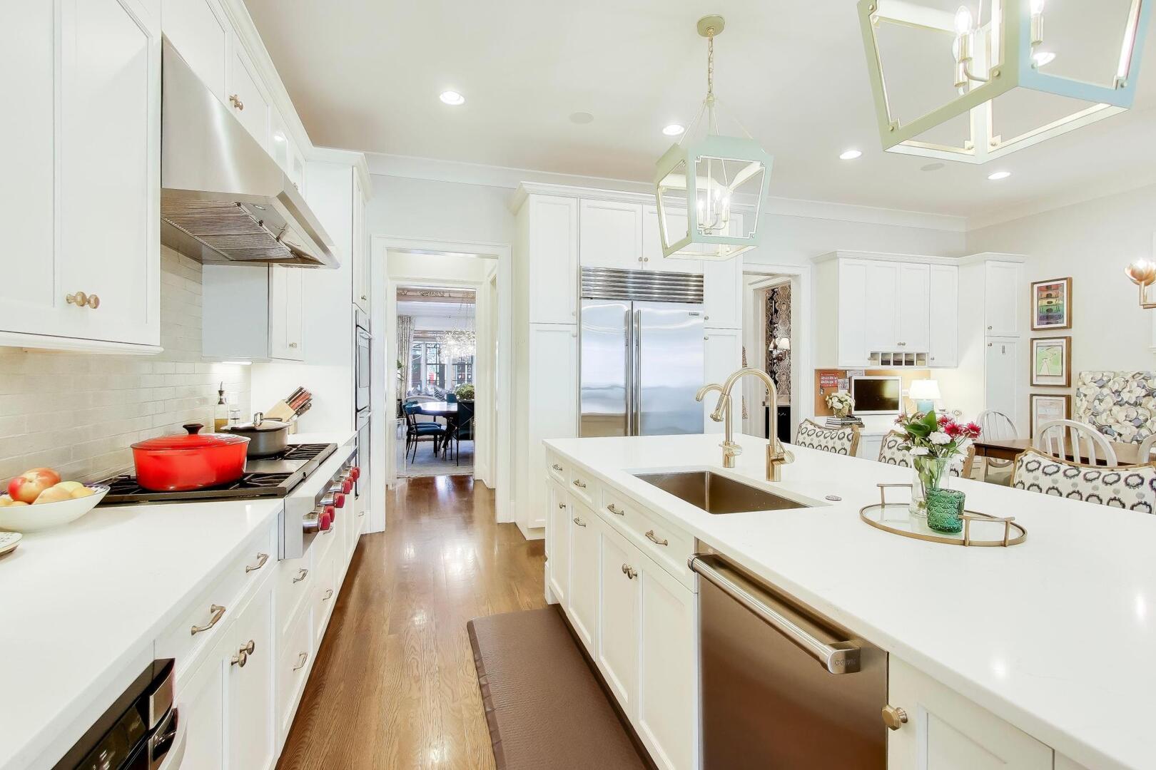 2935 N Seeley Avenue