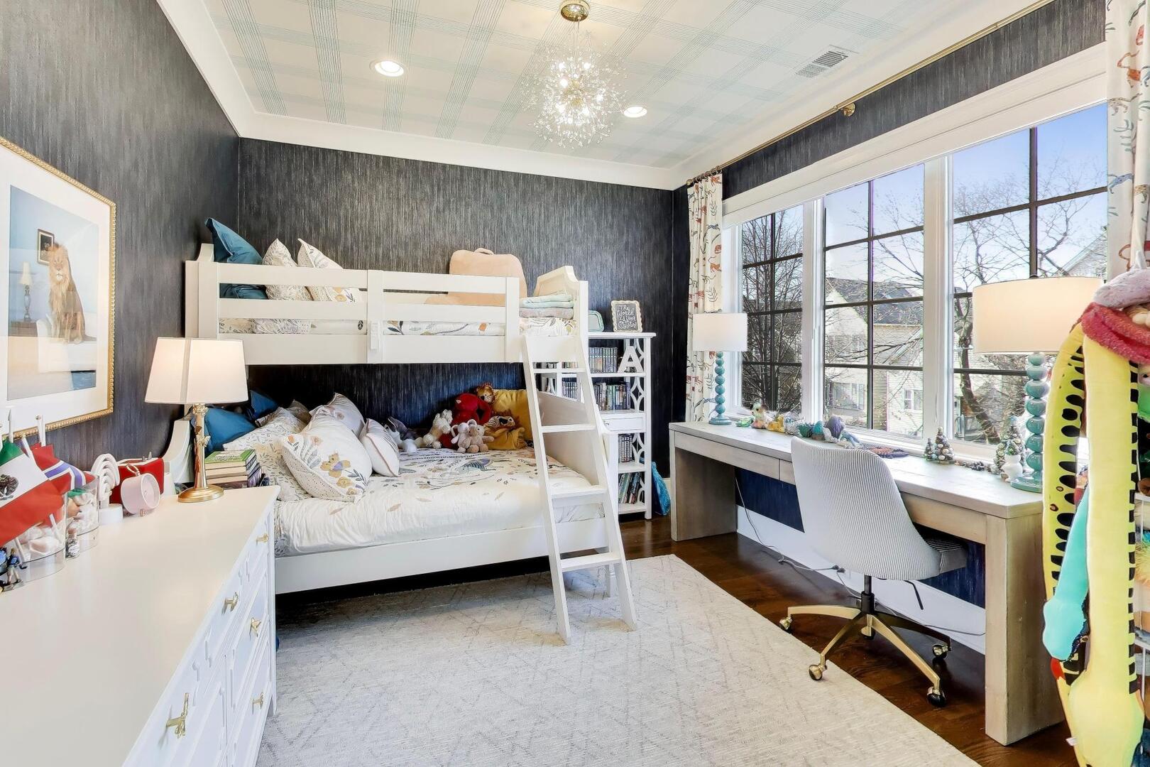 2935 N Seeley Avenue