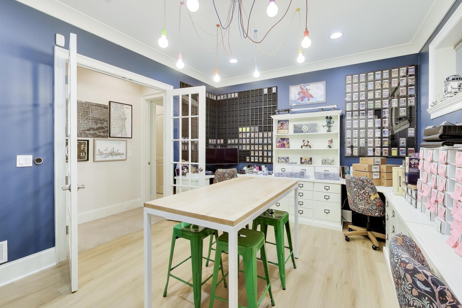 2935 N Seeley Avenue