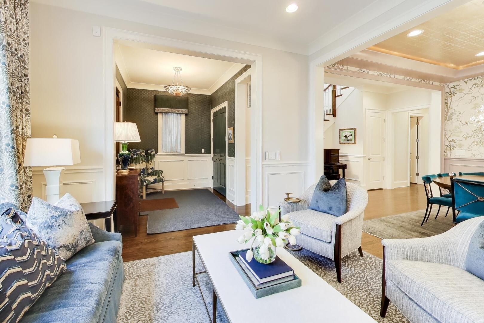 2935 N Seeley Avenue