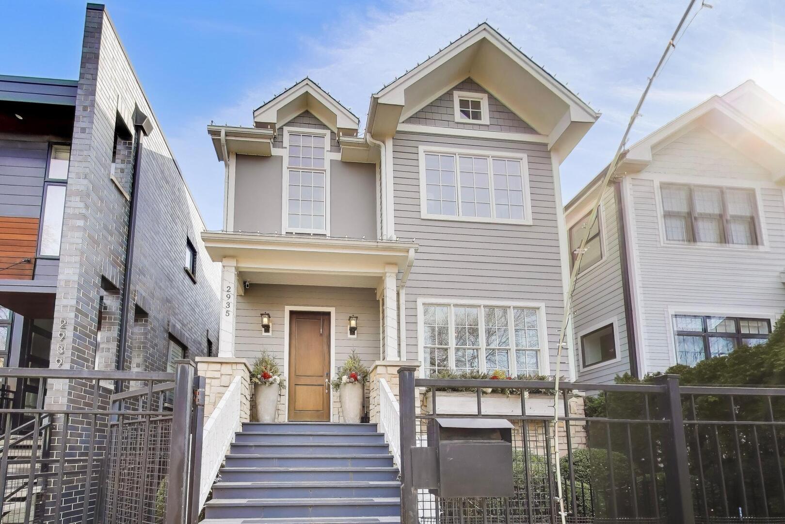 2935 N Seeley Avenue