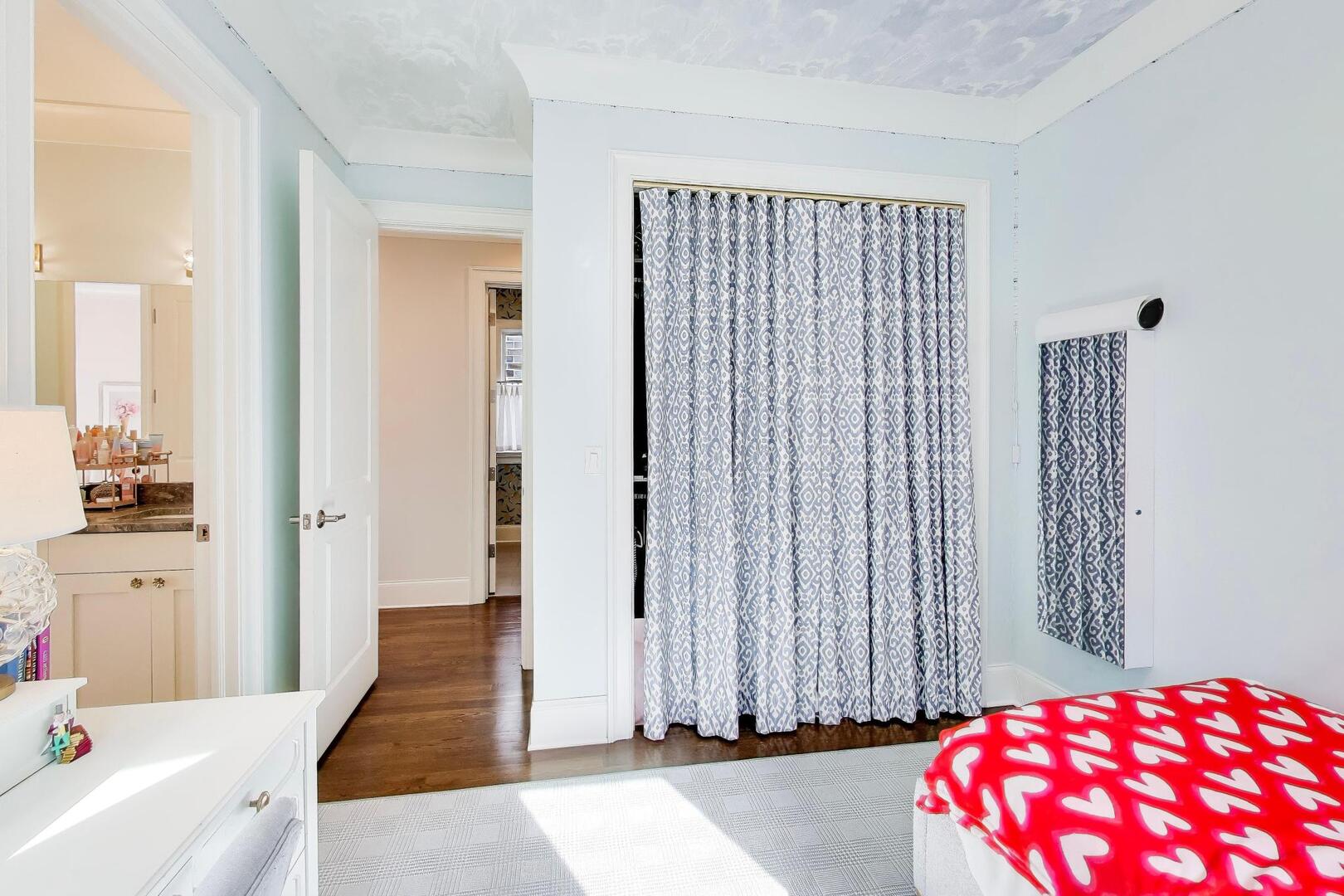 2935 N Seeley Avenue