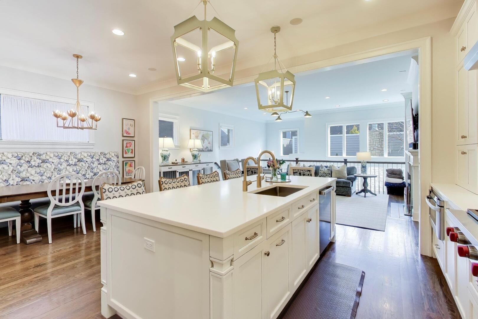 2935 N Seeley Avenue