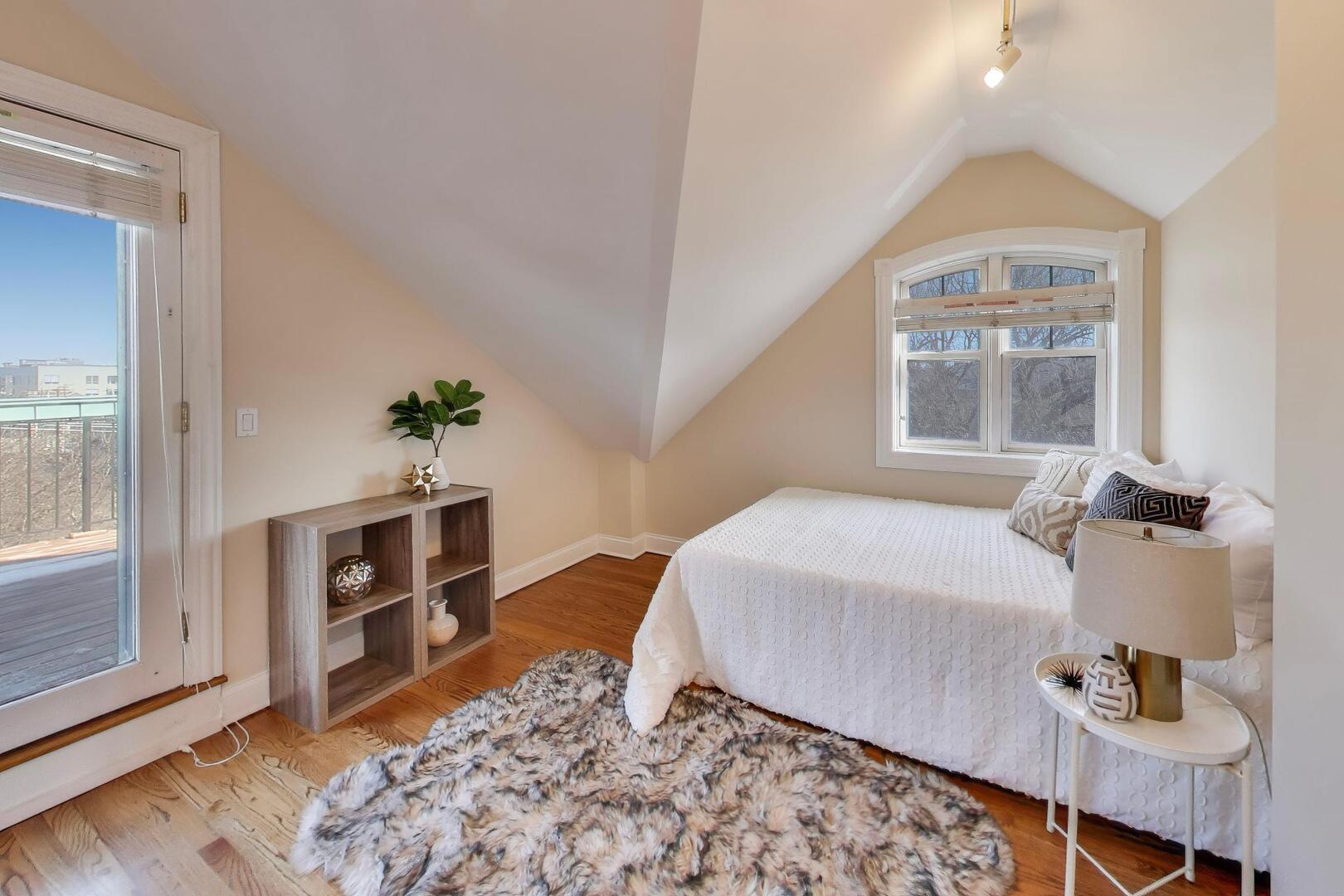 1400 W George Street Unit: 3