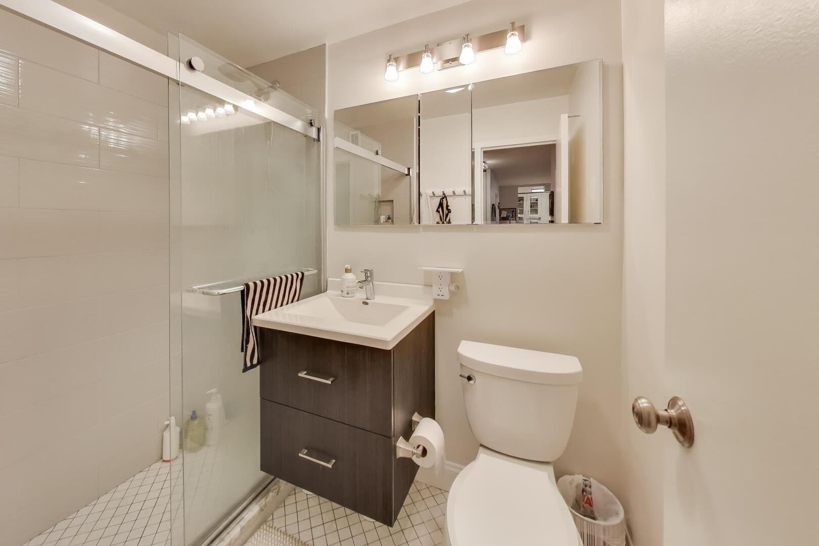 400 E RANDOLPH Street Unit: 2425