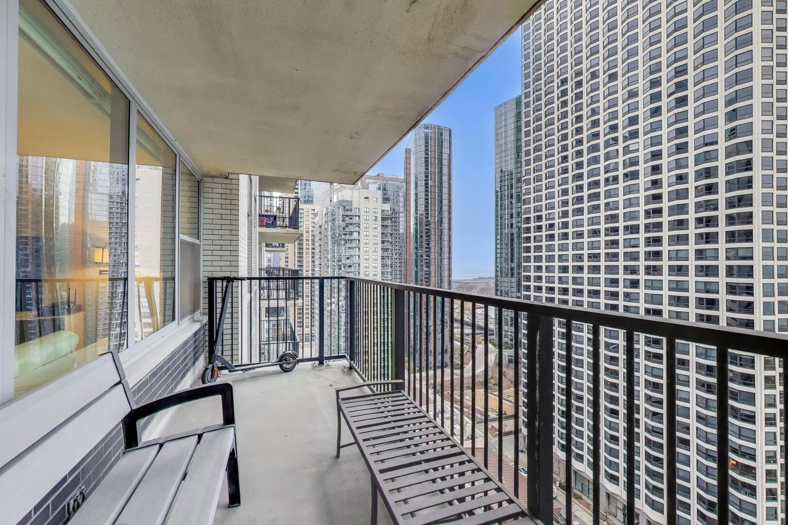 400 E RANDOLPH Street Unit: 2425