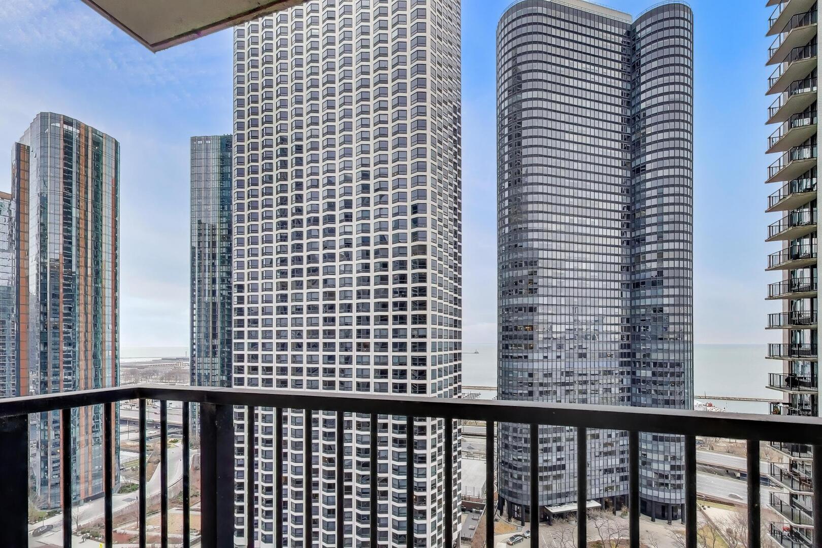 400 E RANDOLPH Street Unit: 2425