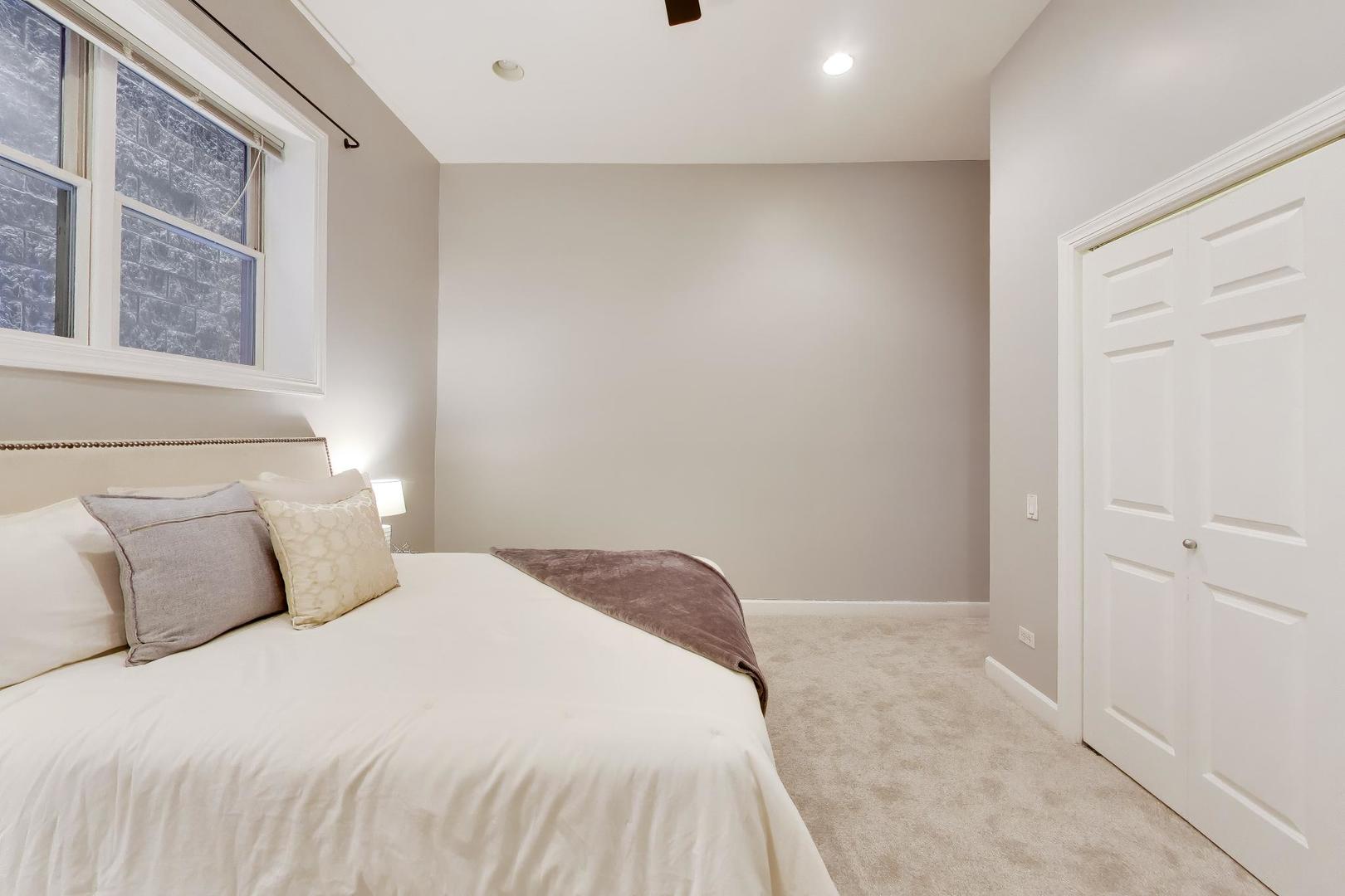 2629 N ASHLAND Avenue Unit: 1B