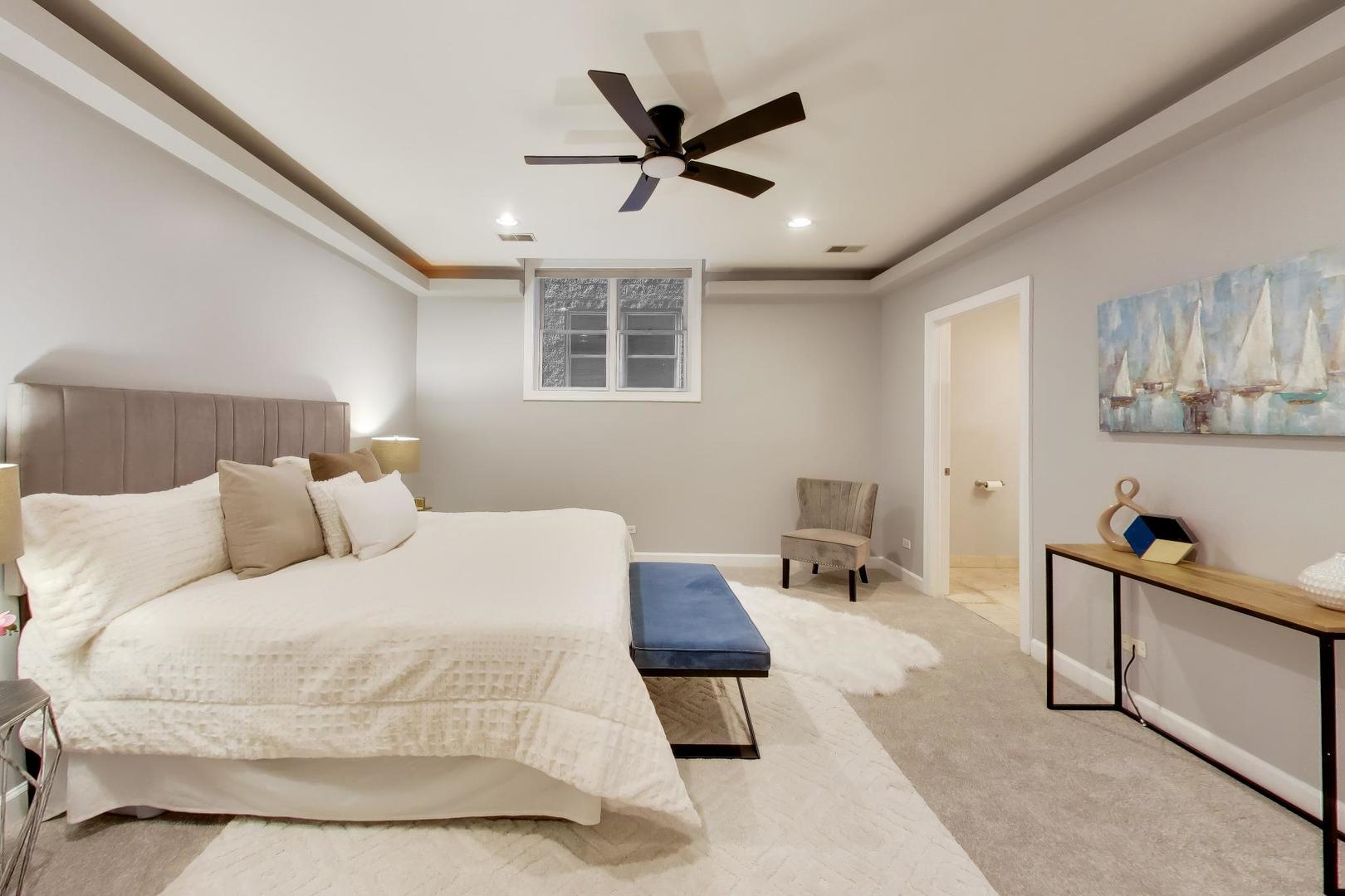 2629 N ASHLAND Avenue Unit: 1B