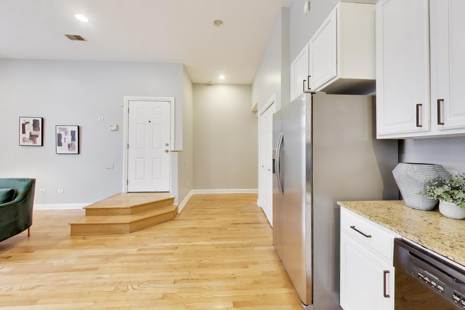 2629 N ASHLAND Avenue Unit: 1B